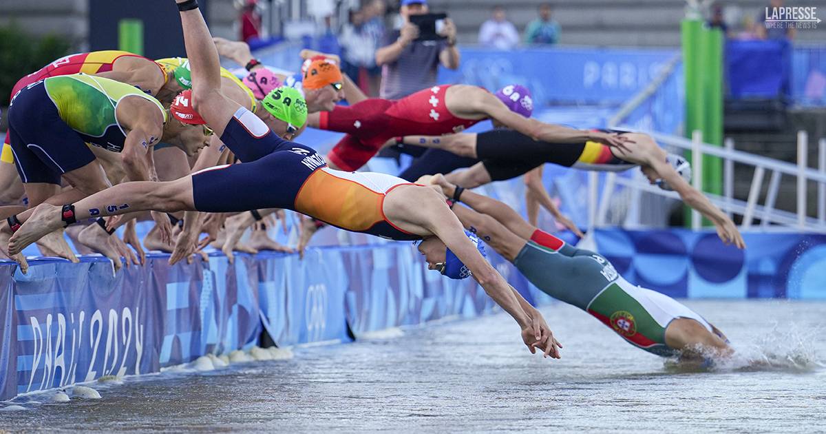 Triatleta in ospedale per sospetta Escherichia coli dopo aver nuotato nella Senna il Belgio ritira la squadra