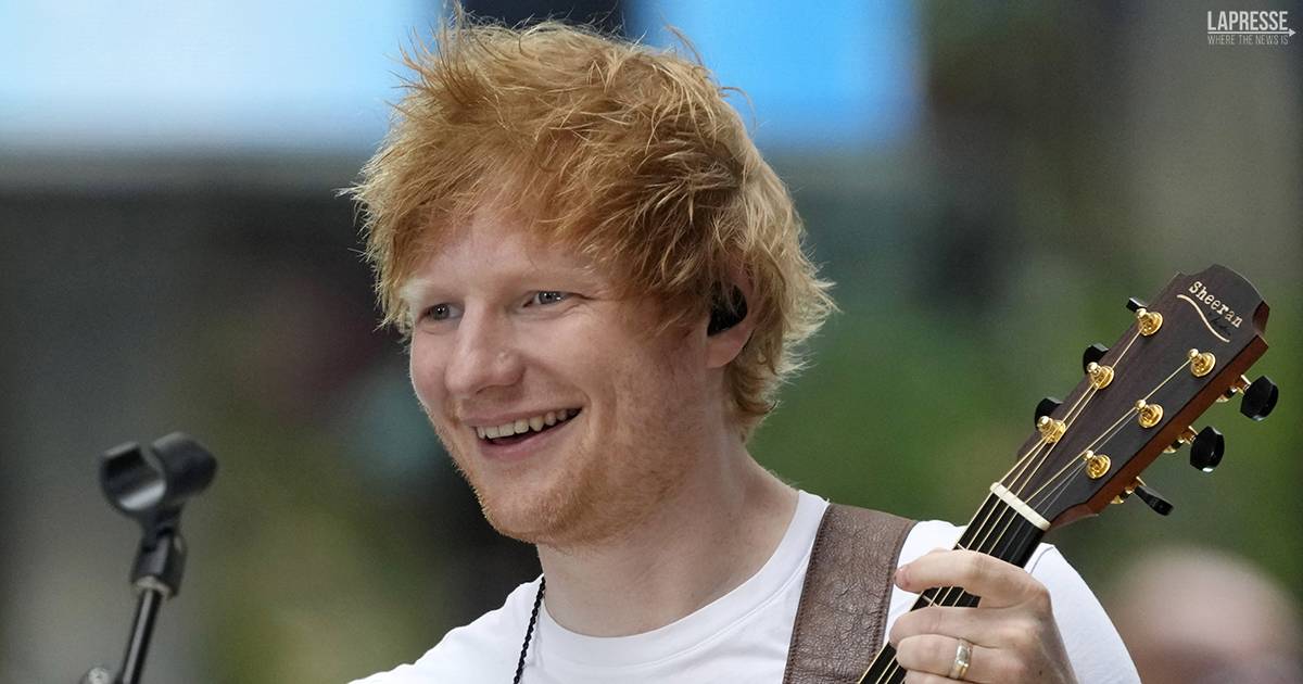 Ed Sheeran vero nerd gioca a Pokmon sul maxischermo dello stadio Senza musica sarei ancora vergine