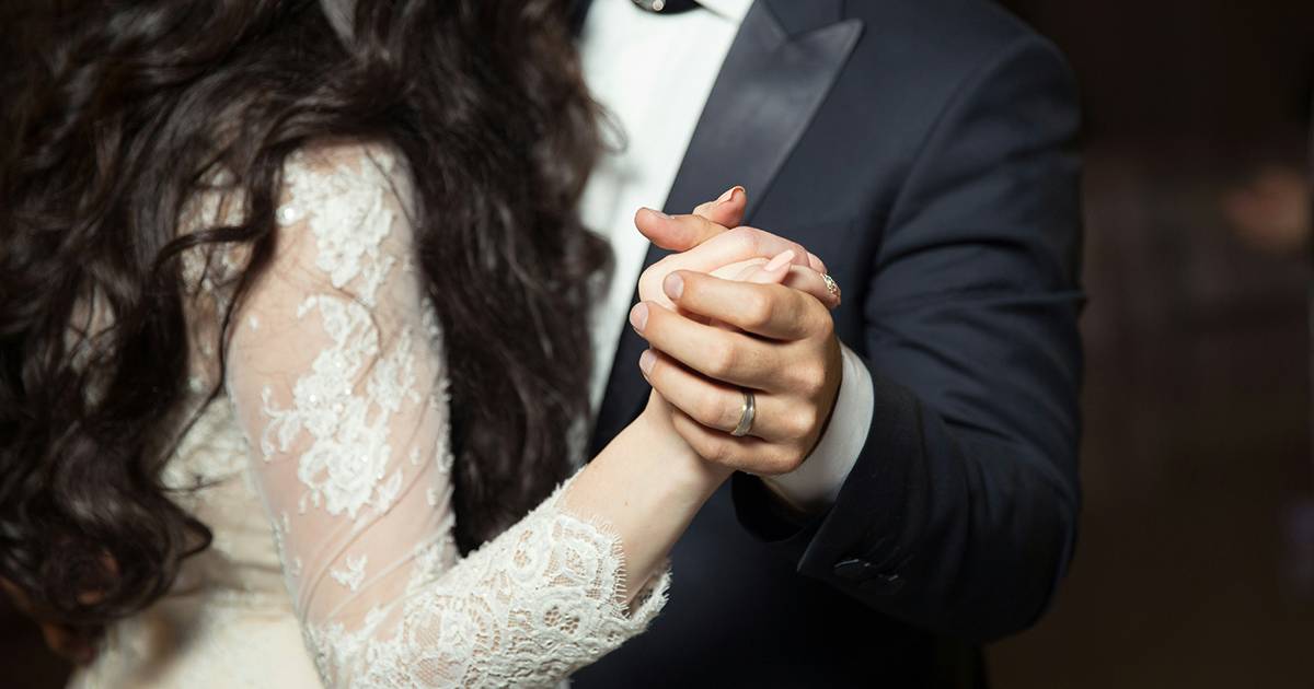 Chiedono una quota di 450 euro agli invitati del matrimonio ma non si presenta nessuno lo sfogo dello sposo