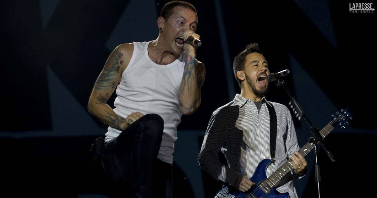 Il duro sfogo della madre di Chester Bennington contro i Linkin Park Nessuno al mondo ha la sua voce