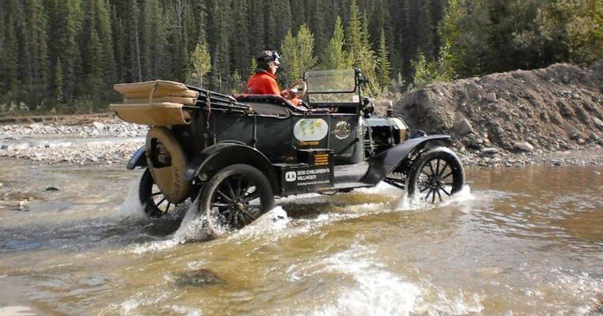 Pensionati usano una Ford Model T del 1915 per fare il giro del mondo