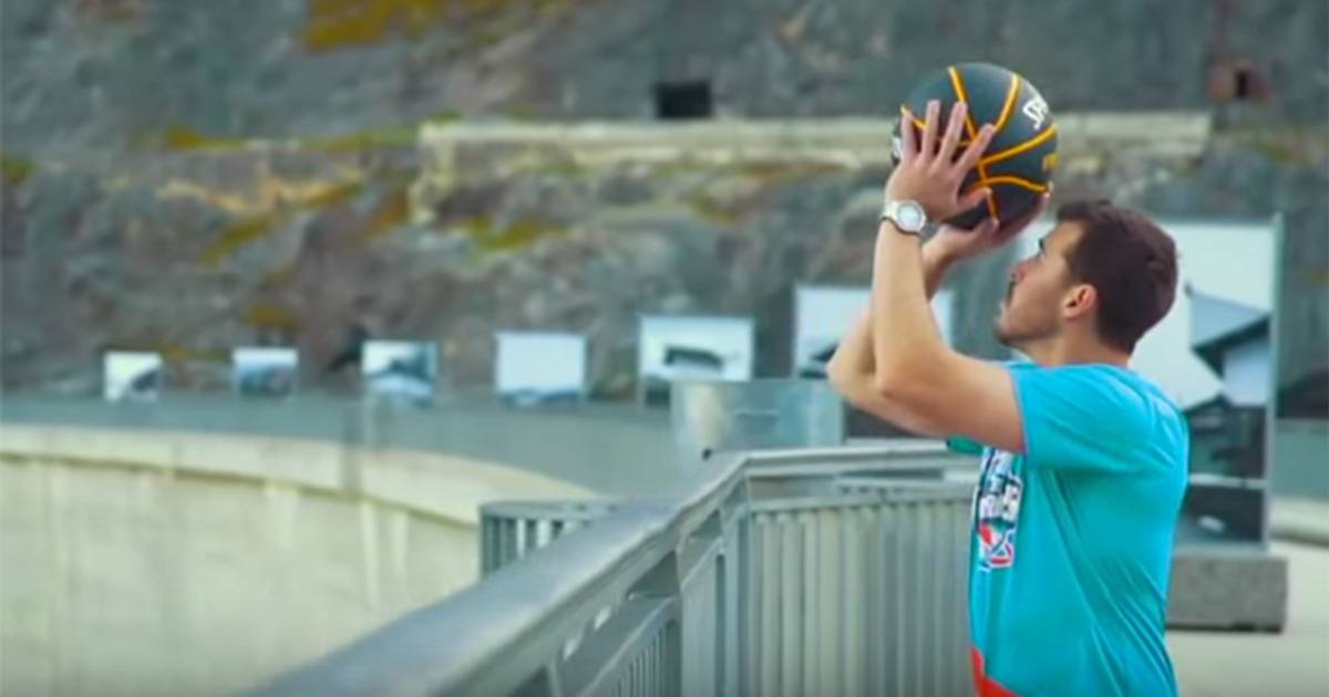 Un incredibile canestro da 180 metri di altezza è record! Un incredibile canestro da 180 metri di altezza è record!