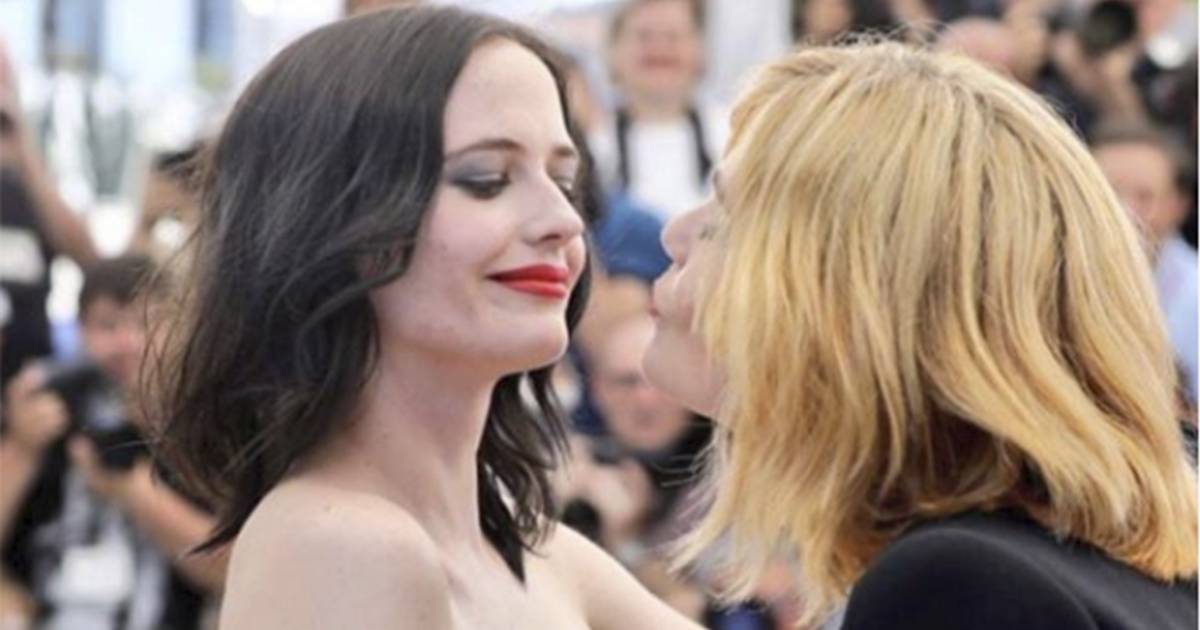 A Cannes 2017 il bacio tra Eva Green e Emmanuelle Seigner fa il giro del mondo