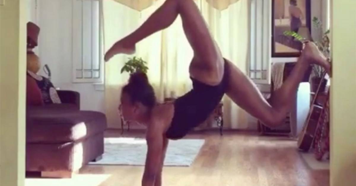 La seduta di Yoga di Naomi Campbell E8217 pazzesca