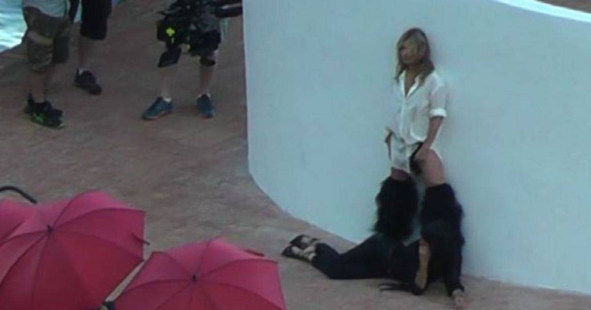 Kate Moss paparazzata a Capri si gira lo spot sexy di Ysl
