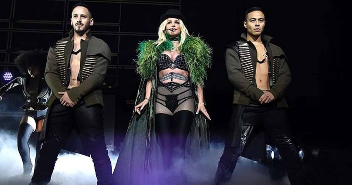 Colpa della coreografia e il reggiseno tradisce Britney Spears