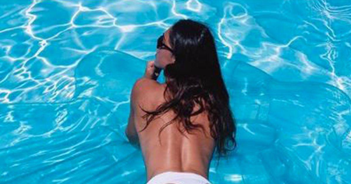 Cecilia Rodriguez il lato B in piscina che fa impazzire i fan