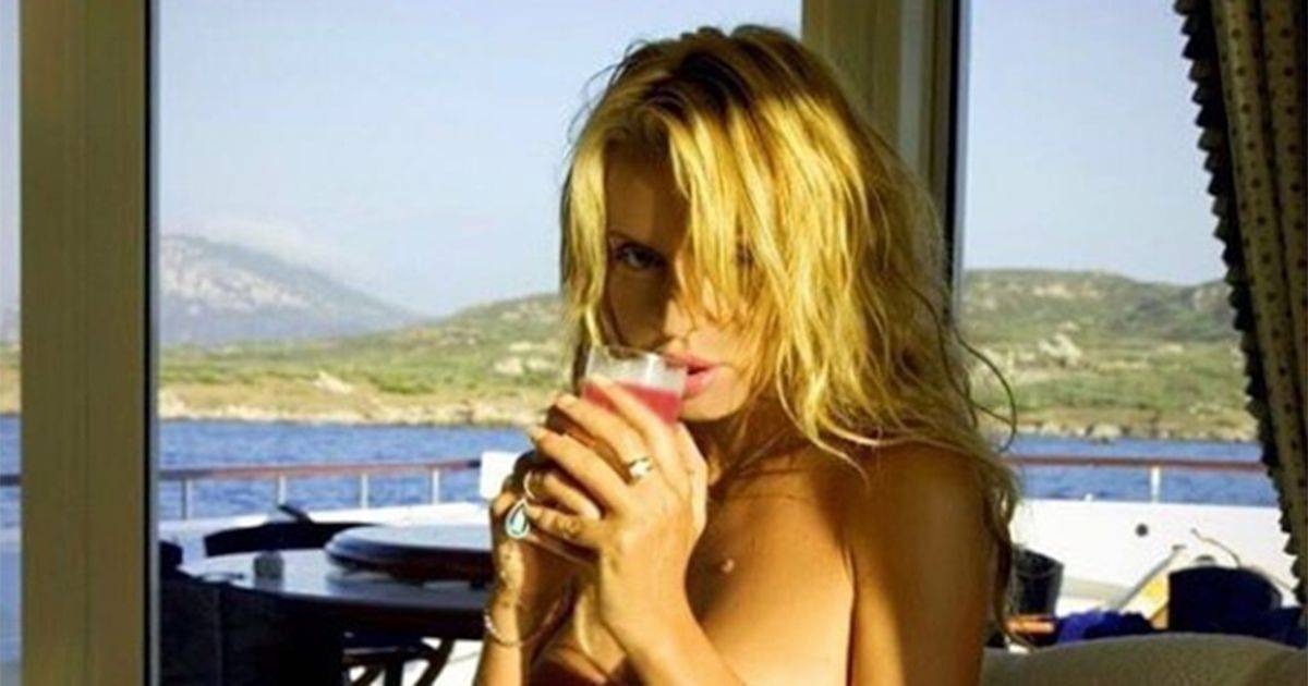 Valeria Marini nuda su Instagram ma la foto non convince8230