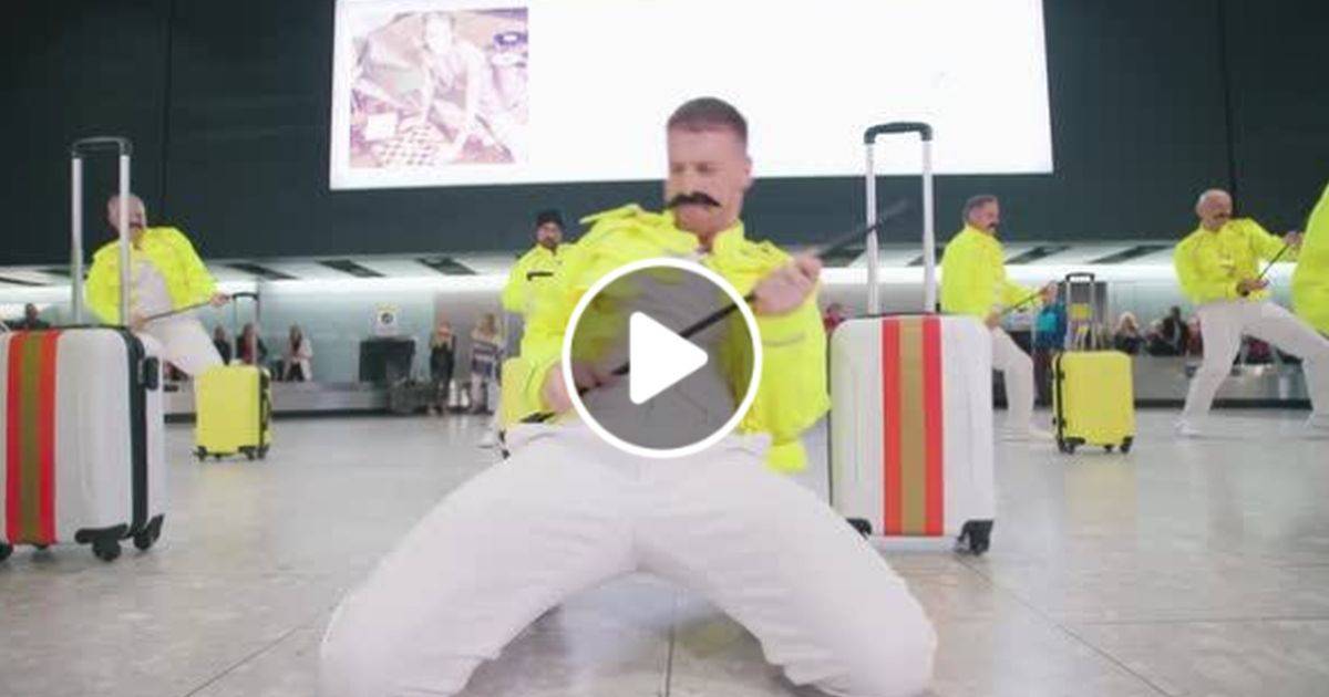 Musical improvvisato in aeroporto gli addetti ai bagagli omaggiano Mercury