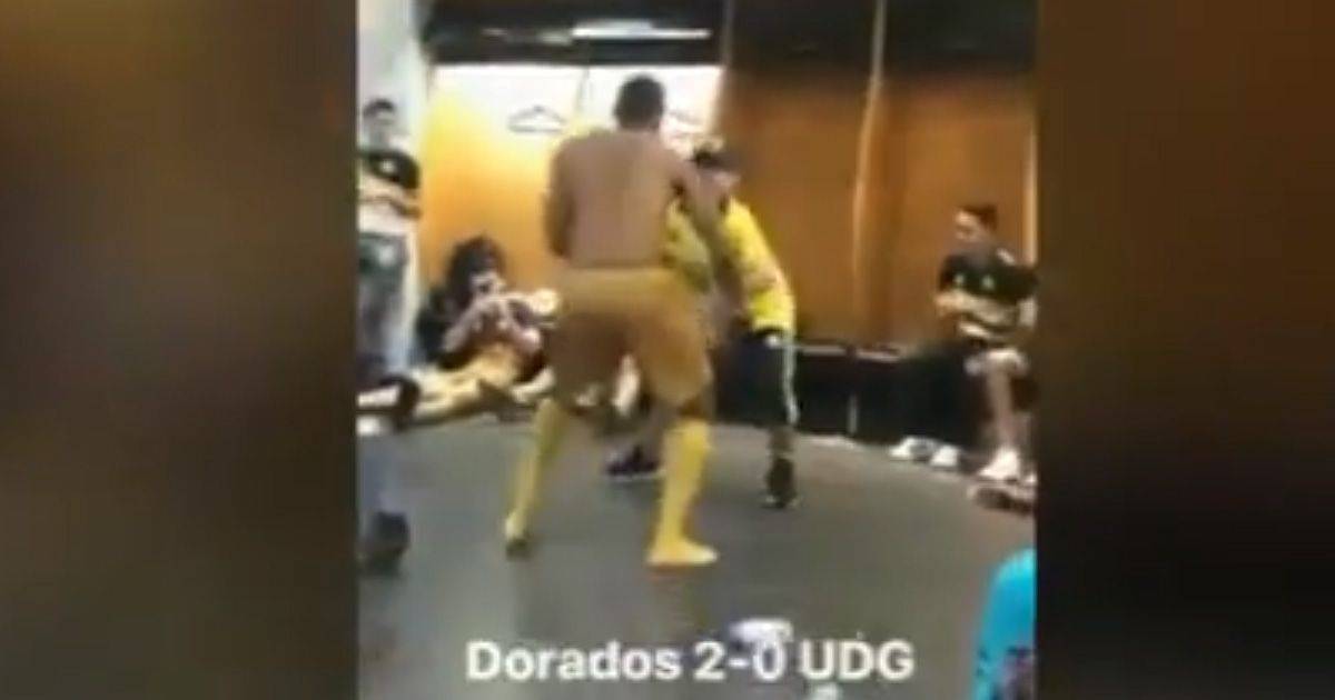 La sua squadra vince Maradona balla scatenato negli spogliatoi
