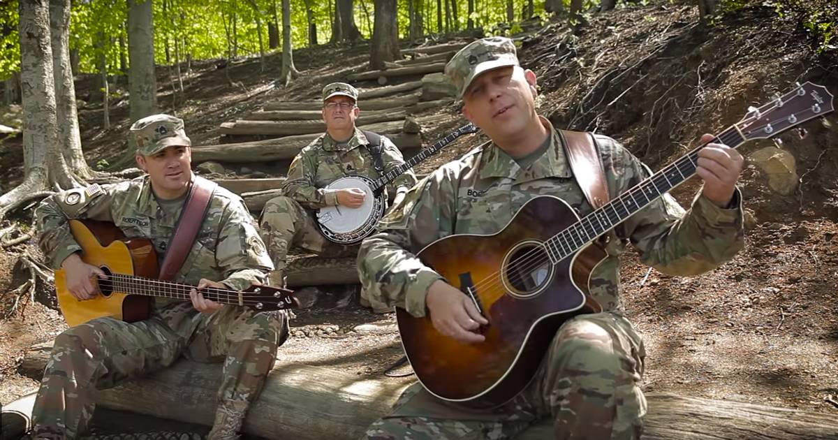 Un gruppo di soldati suona Wish You Were Here dei Pink Floyd un video formidabile