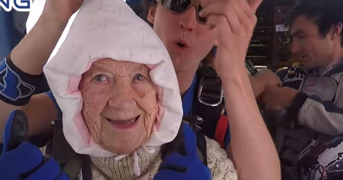 Nonna di 102 anni si lancia con il paracadute e segna nuovo record