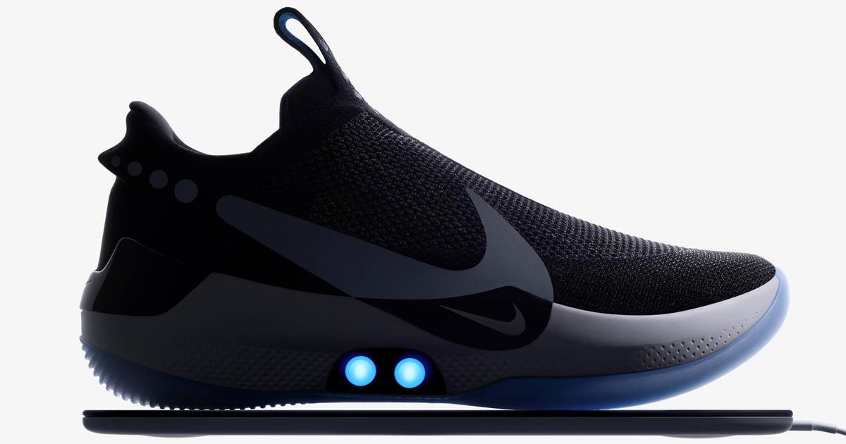 La Nike ha presentato una scarpa che si allaccia da sola