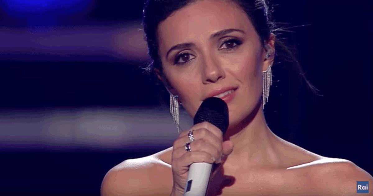 Sanremo 2019 Serena Rossi si commuove cantando 8220Almeno tu nelluniverso8221 di Mia Martini