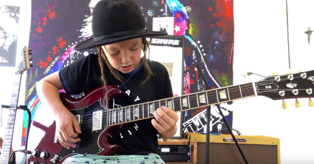 Un bambino di 9 anni suona i Guns n Roses alla perfezione