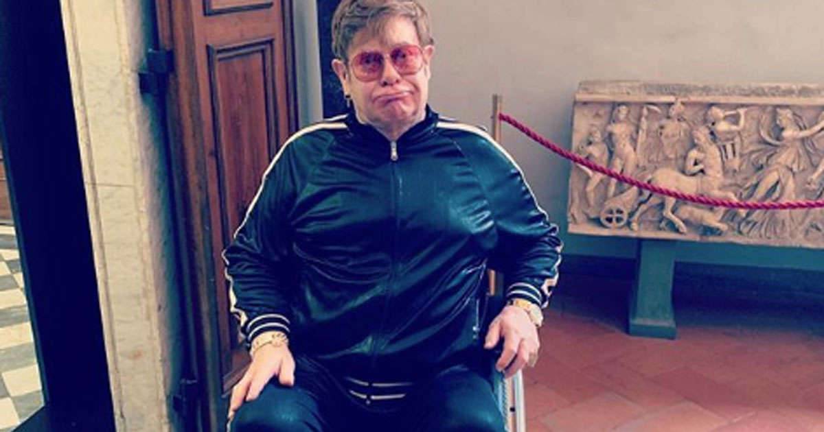  Elton John ha visitato Firenze sulla sedia a rotelle