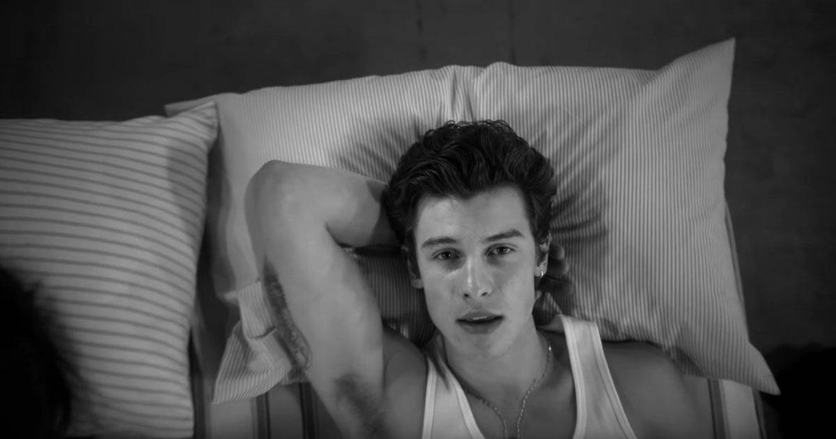"Sto andando in terapia": il messaggio di Shawn Mendes per i fan dopo la cancellazione del tour
