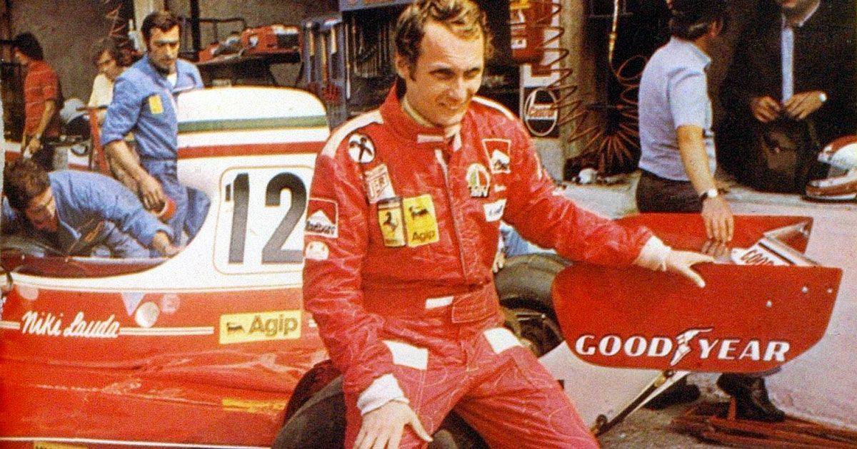 Niki Lauda sar sepolto con la tuta della Ferrari 