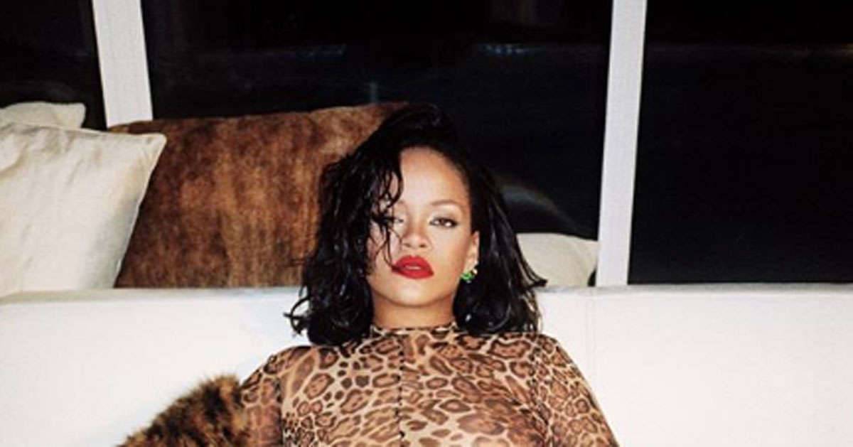 Rihanna la tuta leopardata trasparente fa scatenare i fan