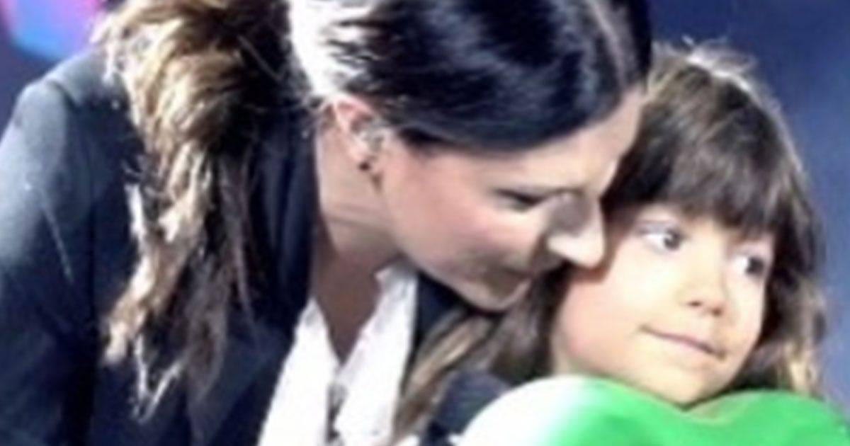 Laura Pausini duetta con la figlia Paola il video