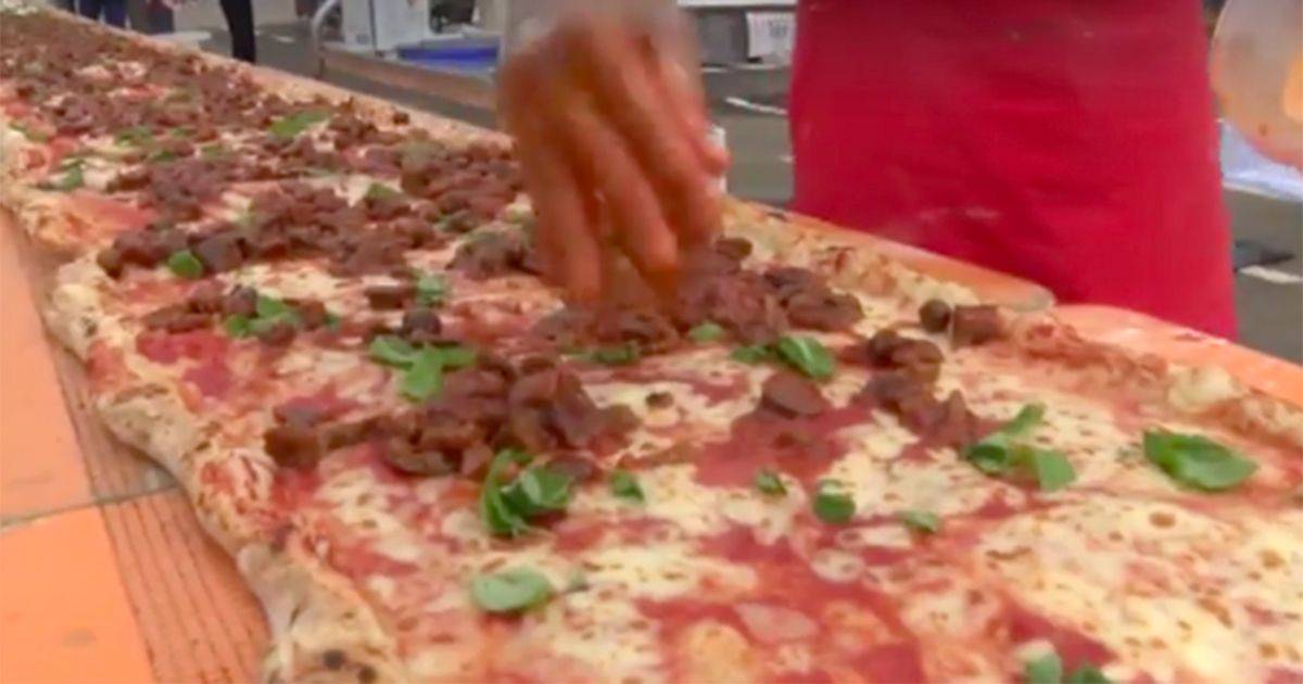 Ecco la pizza da Guinness lunga 500 metri con le ricette di tutta Italia
