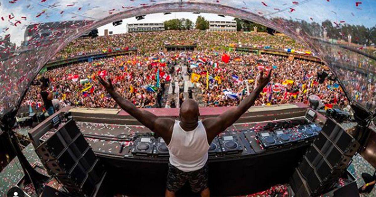 Shaquille ONeal DJ a Tomorrowland il pubblico impazzisce per lui