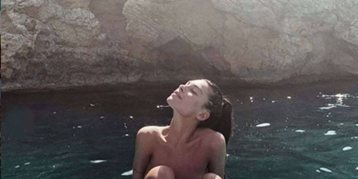 Ludovica Valli in topless ad Ibiza le foto su Instagram