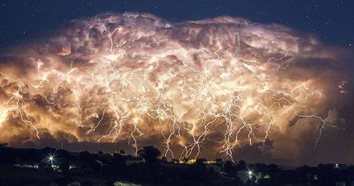 La tempesta perfetta lo scatto del 8216cacciatore di fulmini8217  spettacolare