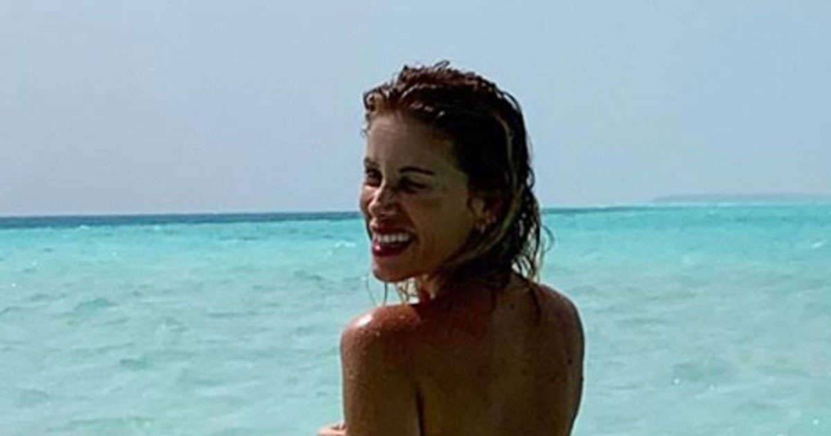 Alessia Marcuzzi in topless su Instagram la foto conquista tutti