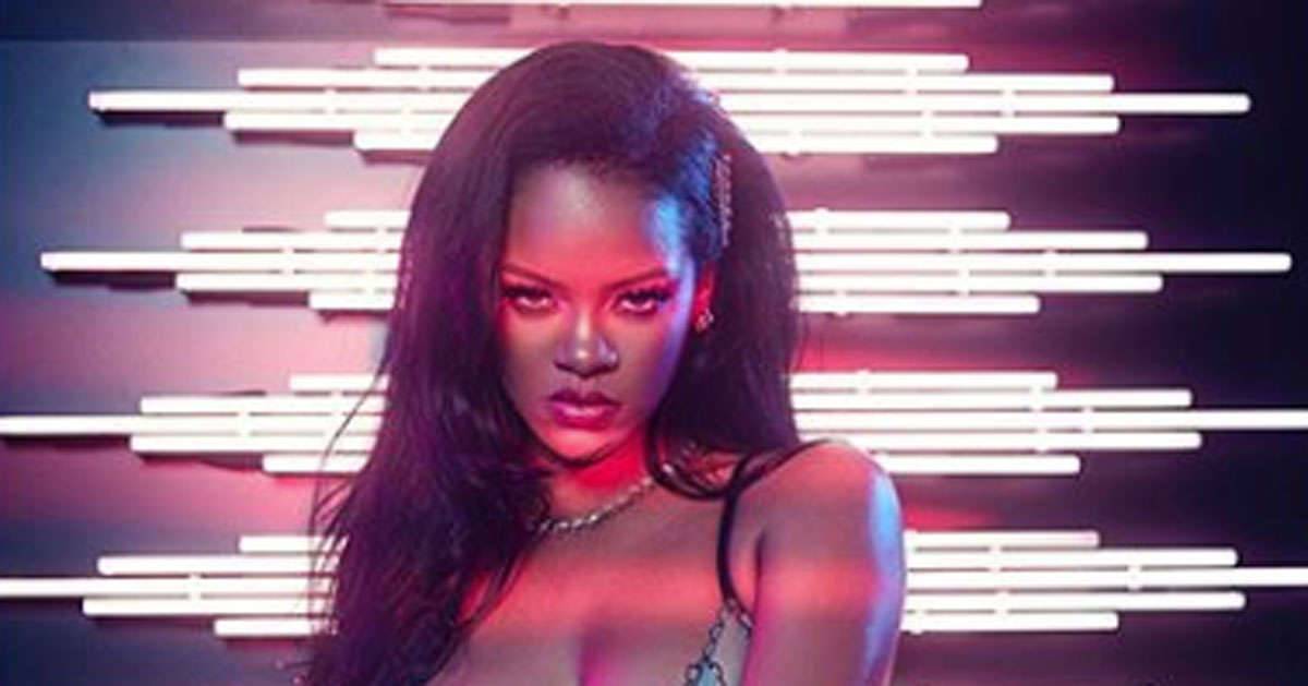Rihanna  esplosiva le foto in intimo su Instagram