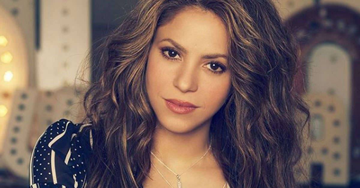 Shakira cambia look e presenta la nuova canzone Me Gusta