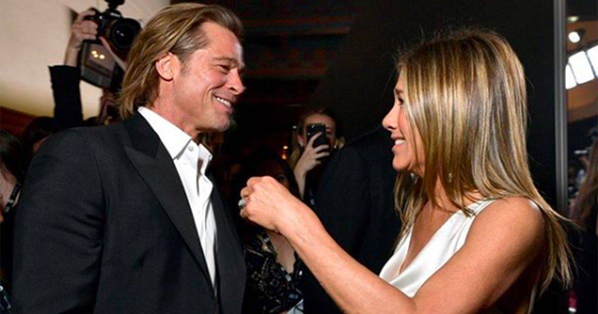SAG Awards 2020 la foto di Brad Pitt e Jennifer Aniston fa il giro del mondo