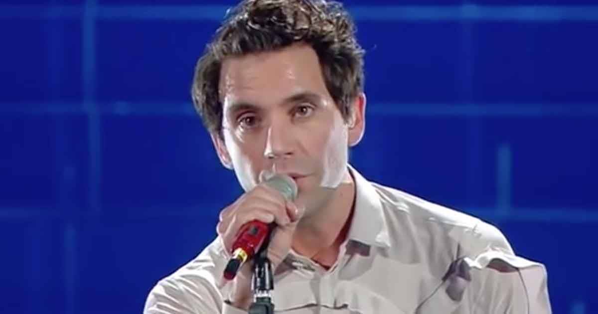 Sanremo 2020 Mika rende omaggio a Fabrizio De Andr