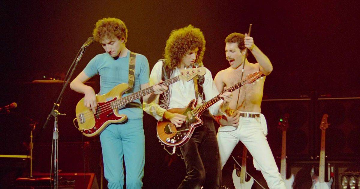 Brian May ci insegna a suonare lassolo di Bohemian Rhapsody