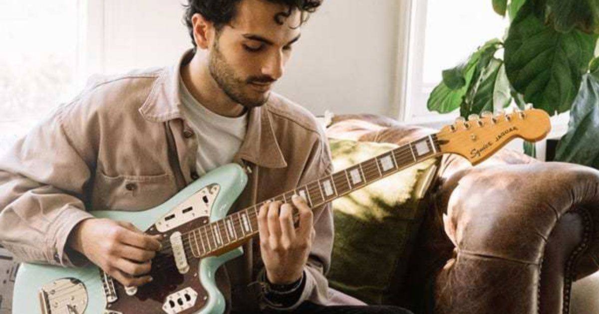 Fender regala lezioni gratuite per imparare a suonare la chitarra