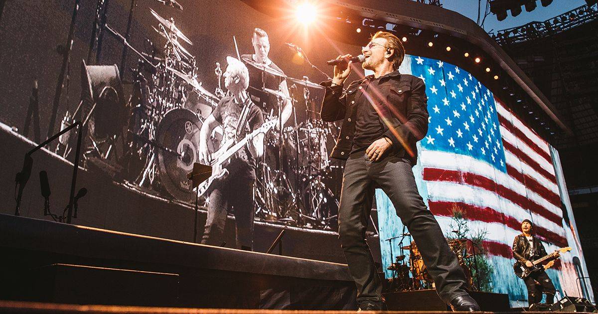 Auguri a Bono il leader degli U2 festeggia oggi il suo compleanno