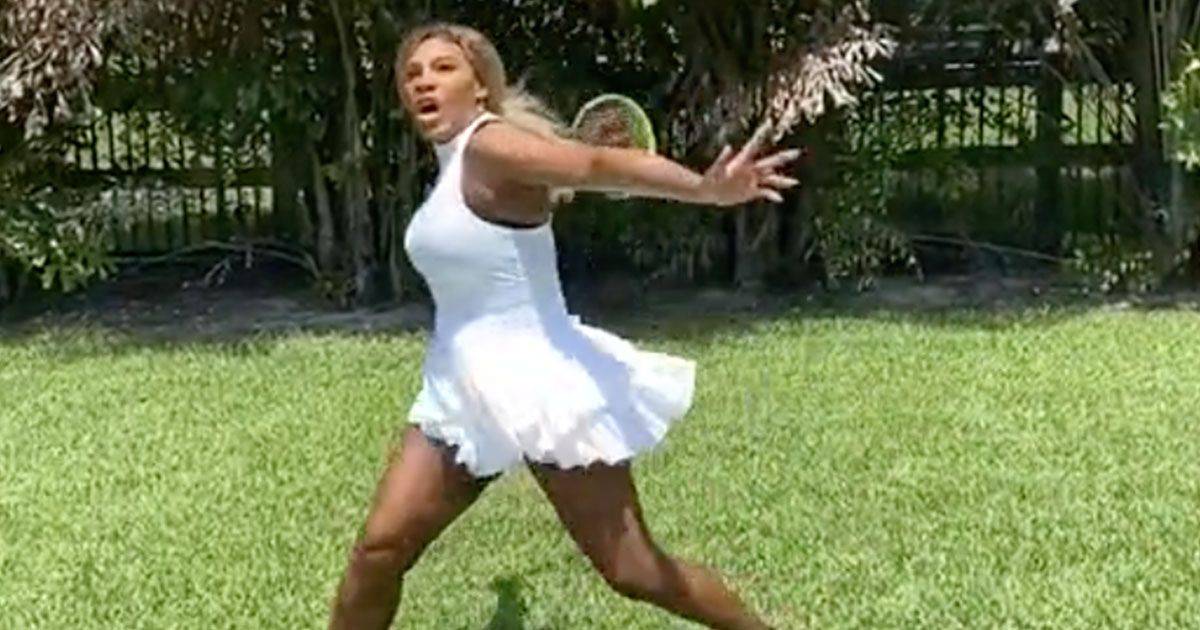 Serena Williams gioca a tennis contro Serena Williams la simpatica clip