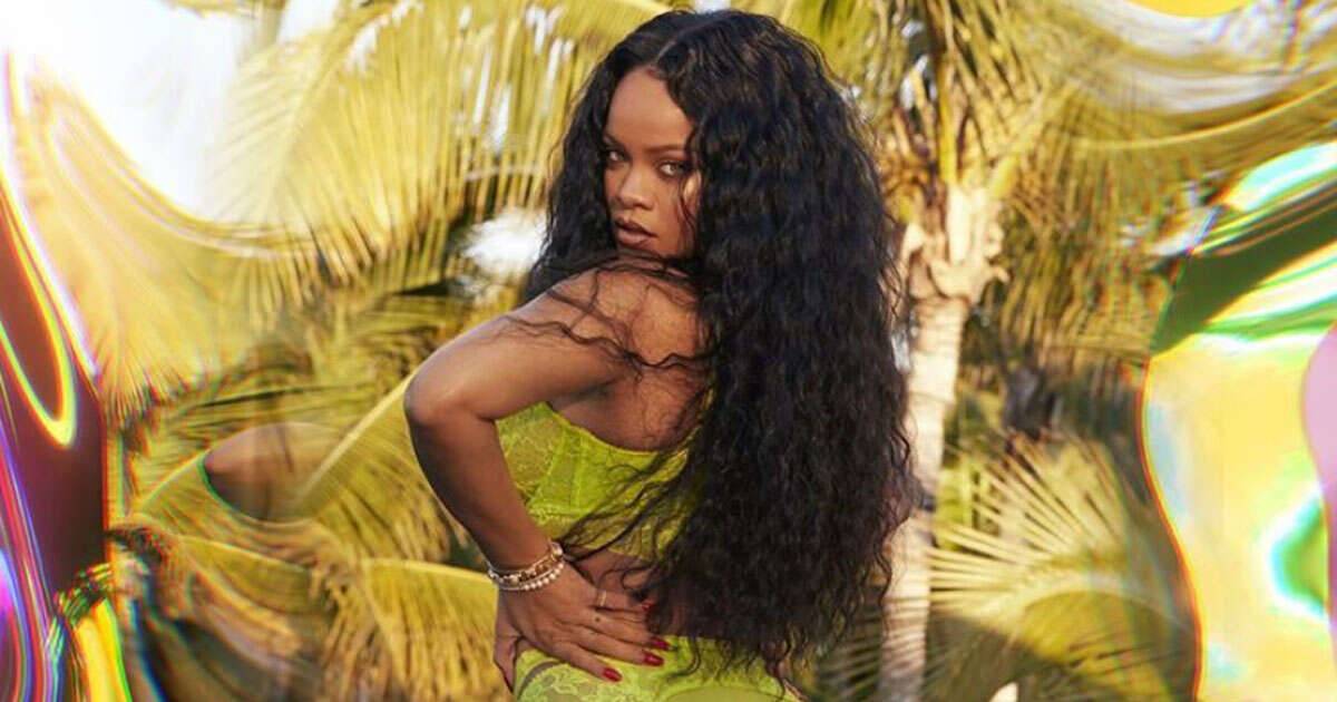 Rihanna le foto in intimo fanno impazzire i fan di Instagram