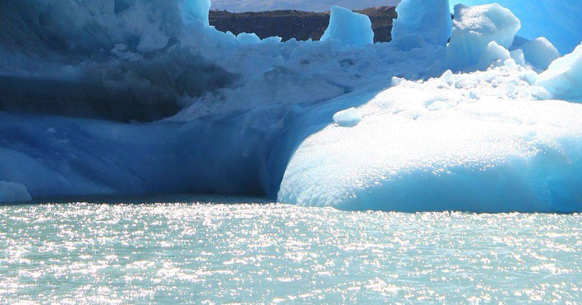 Alaska il ghiacciaio si sgretola davanti ai turisti