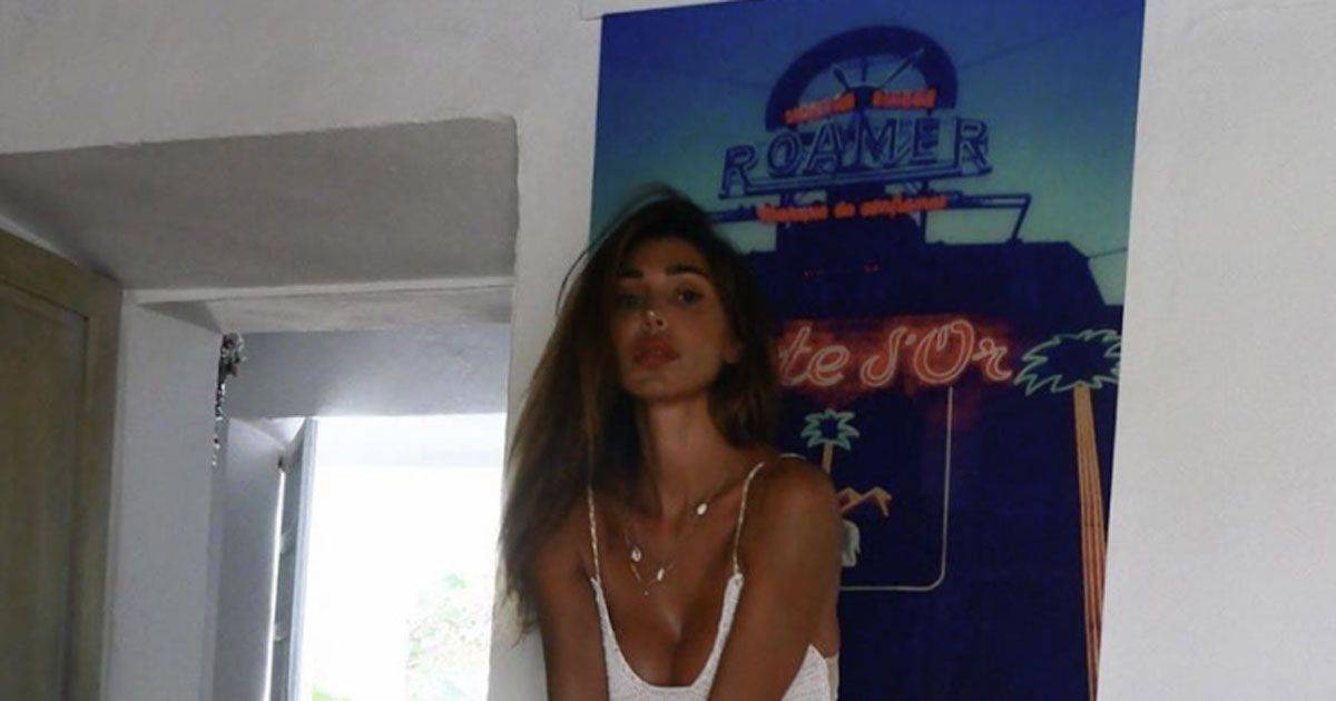 Belen Rodriguez stuzzica Instagram costume bianco e fisico da urlo