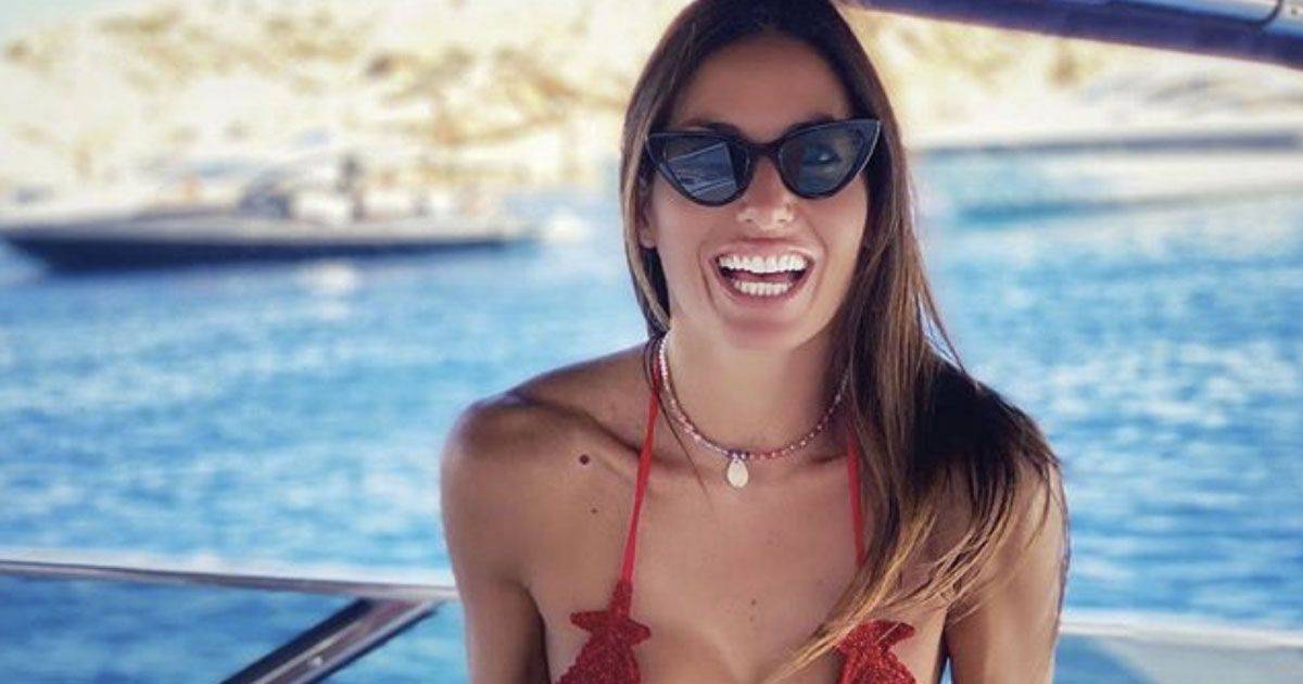 Elisabetta Gregoraci la foto in bikini scatena i fan di Instagram