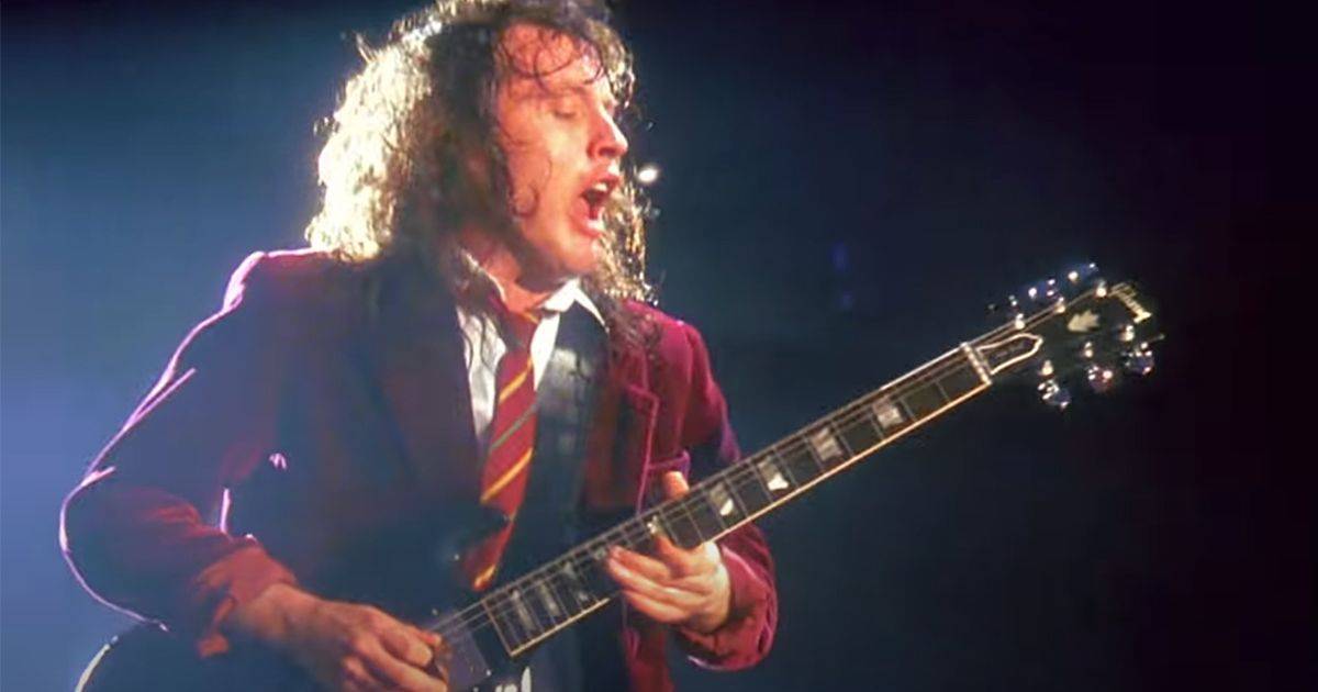 ACDC Thunderstruck compie 30 anni