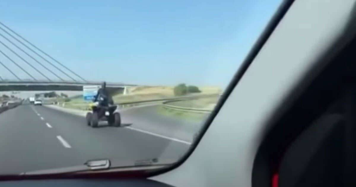 Vestito da Batman viaggia in moto sulla SassariCagliari il video