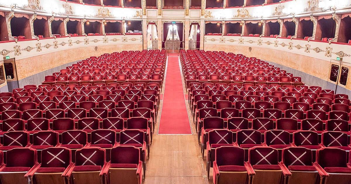 I teatri sono chiusi ma il teatro La Pergola di Firenze ha avuto unidea bellissima