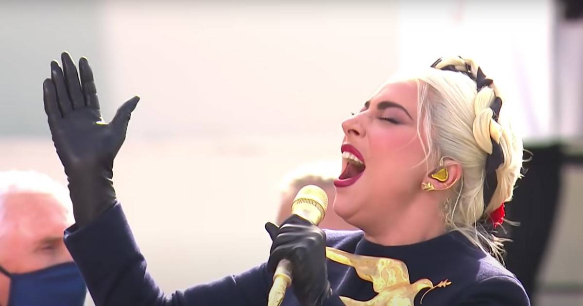 Lady Gaga canta linno nazionale per Joe Biden il video