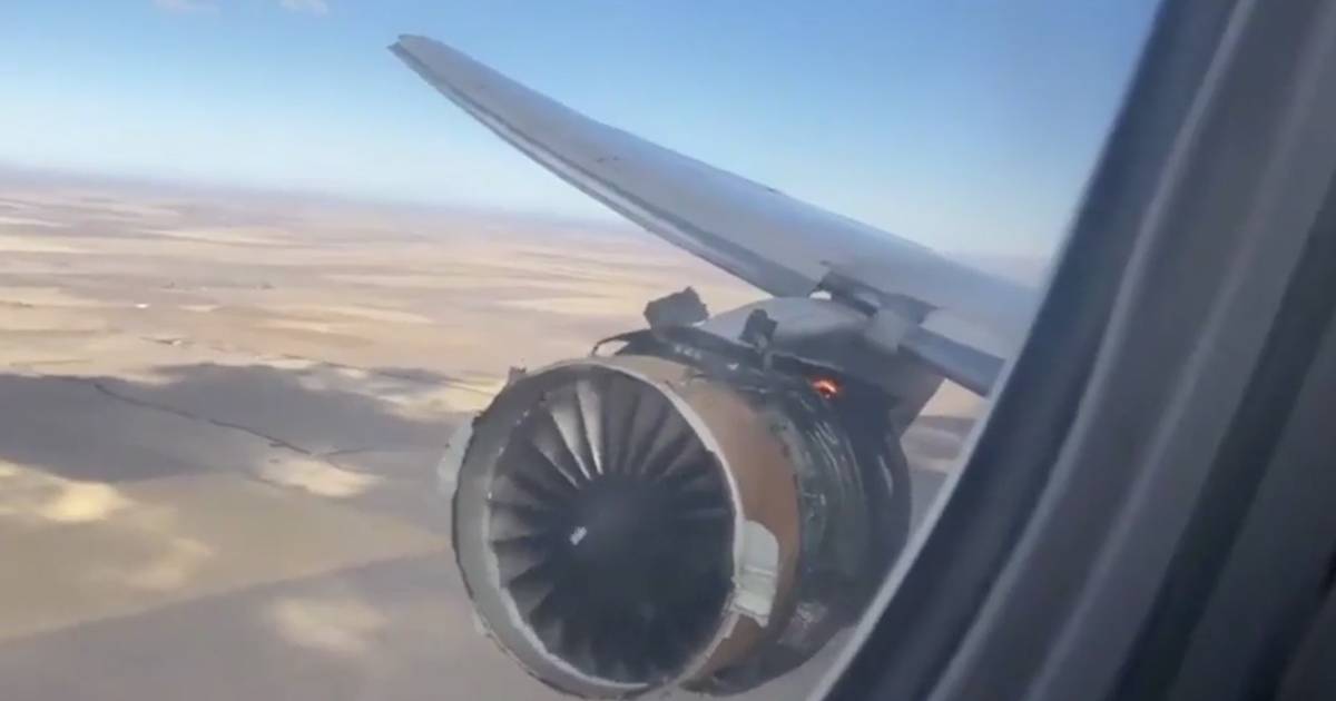 Il motore di un Boeing esplode in volo le immagini finiscono sul web