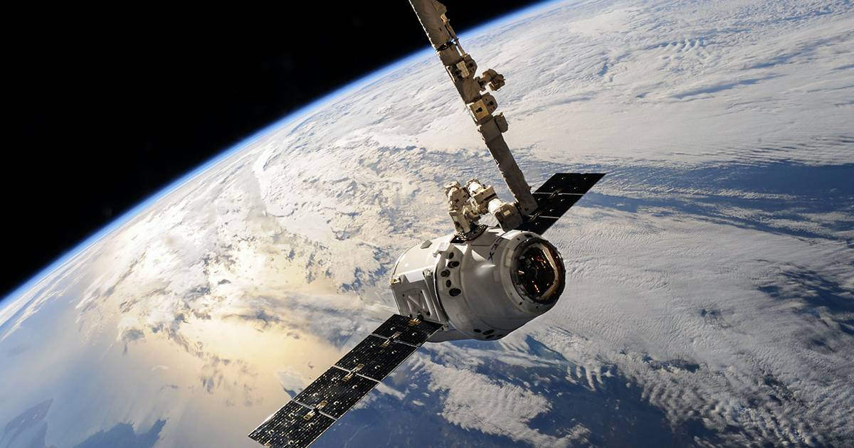 Elon Musk lancia il turismo spaziale con SpaceX anche i civili potranno viaggiare nello spazio