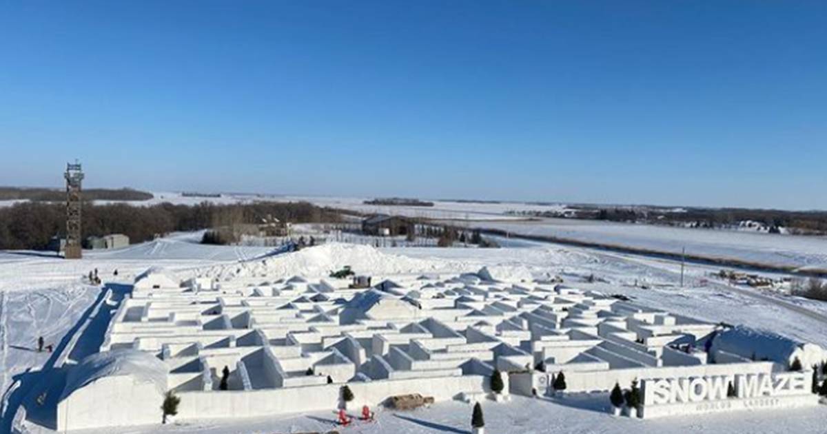 Le immagini del labirinto di neve pi grande del mondo