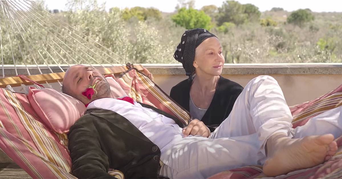 La Vacinada la nuova canzone di Checco Zalone con Helen Mirren