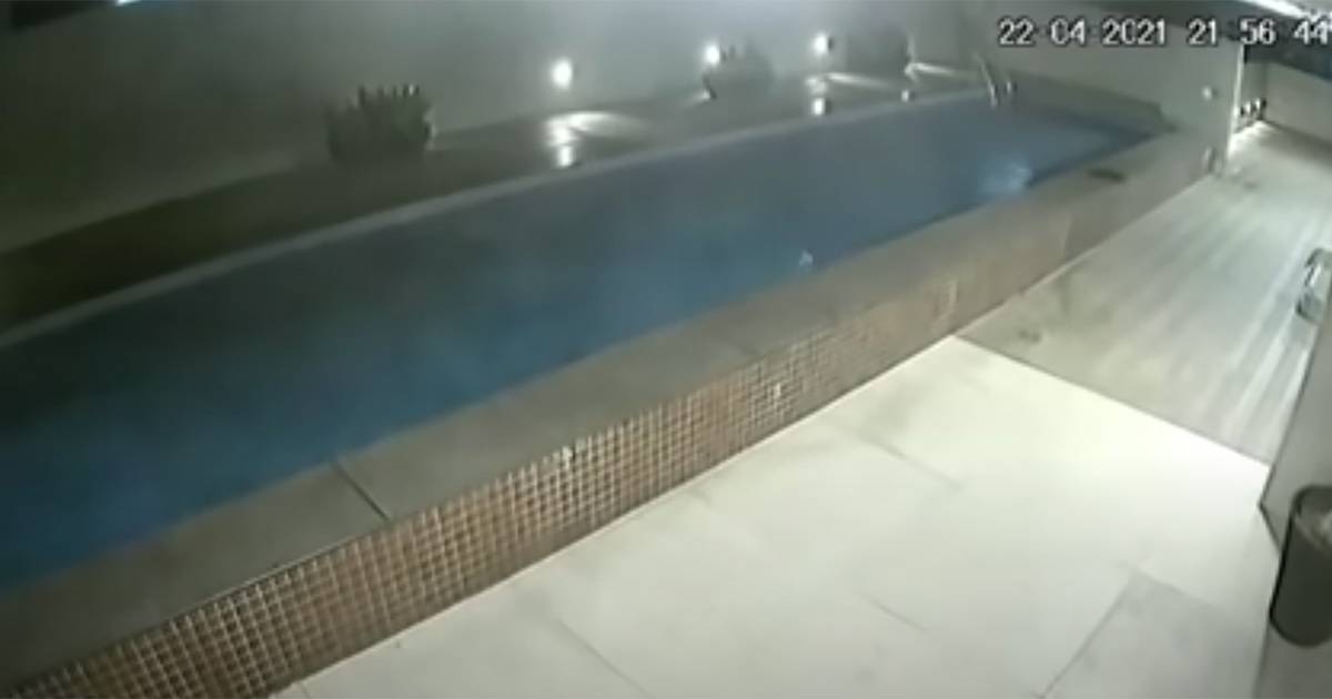 La piscina crolla e inonda il garage sottostante il video